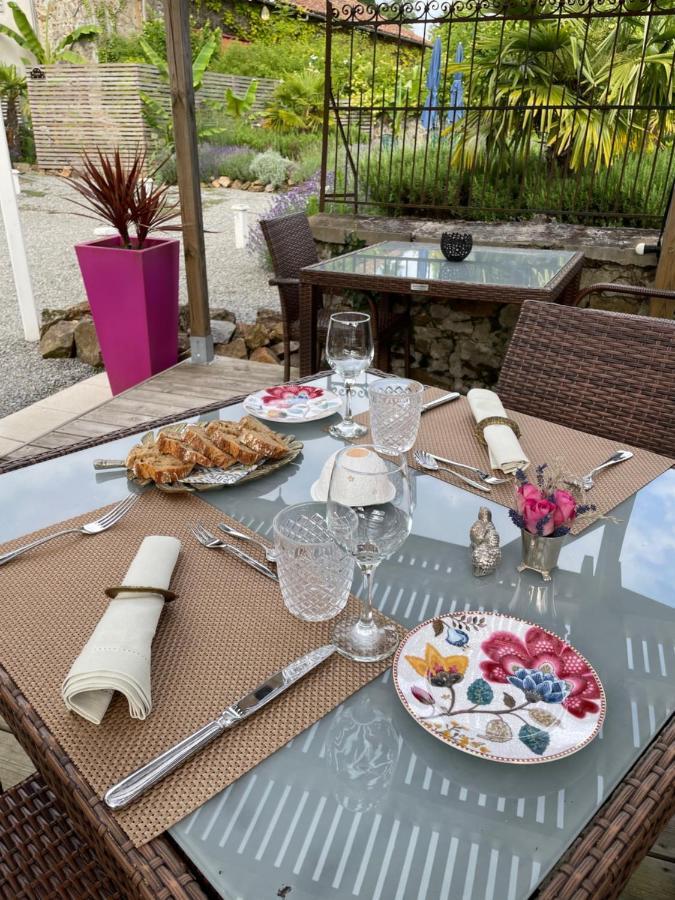 Maison Hirondelles Hotes Mezieres-sur-Issoire Bagian luar foto