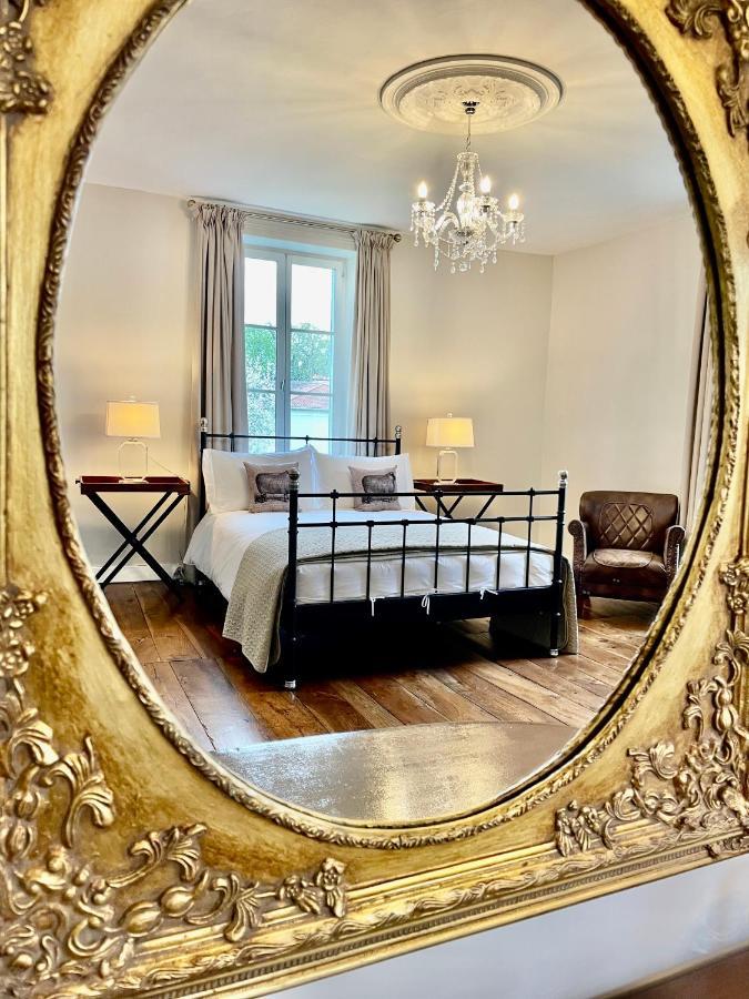 Maison Hirondelles Hotes Bed & Breakfast Mezieres-sur-Issoire Bagian luar foto